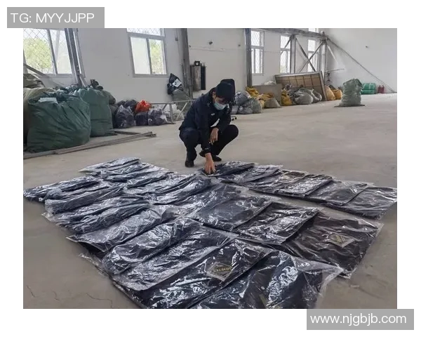 米兰警方成功破获一起贩卖仿冒名牌服装案件