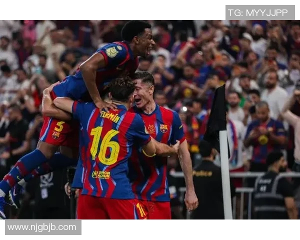 西甲焦点之战：巴塞罗那大胜皇马，梅西梅开二度力助球队取得胜利